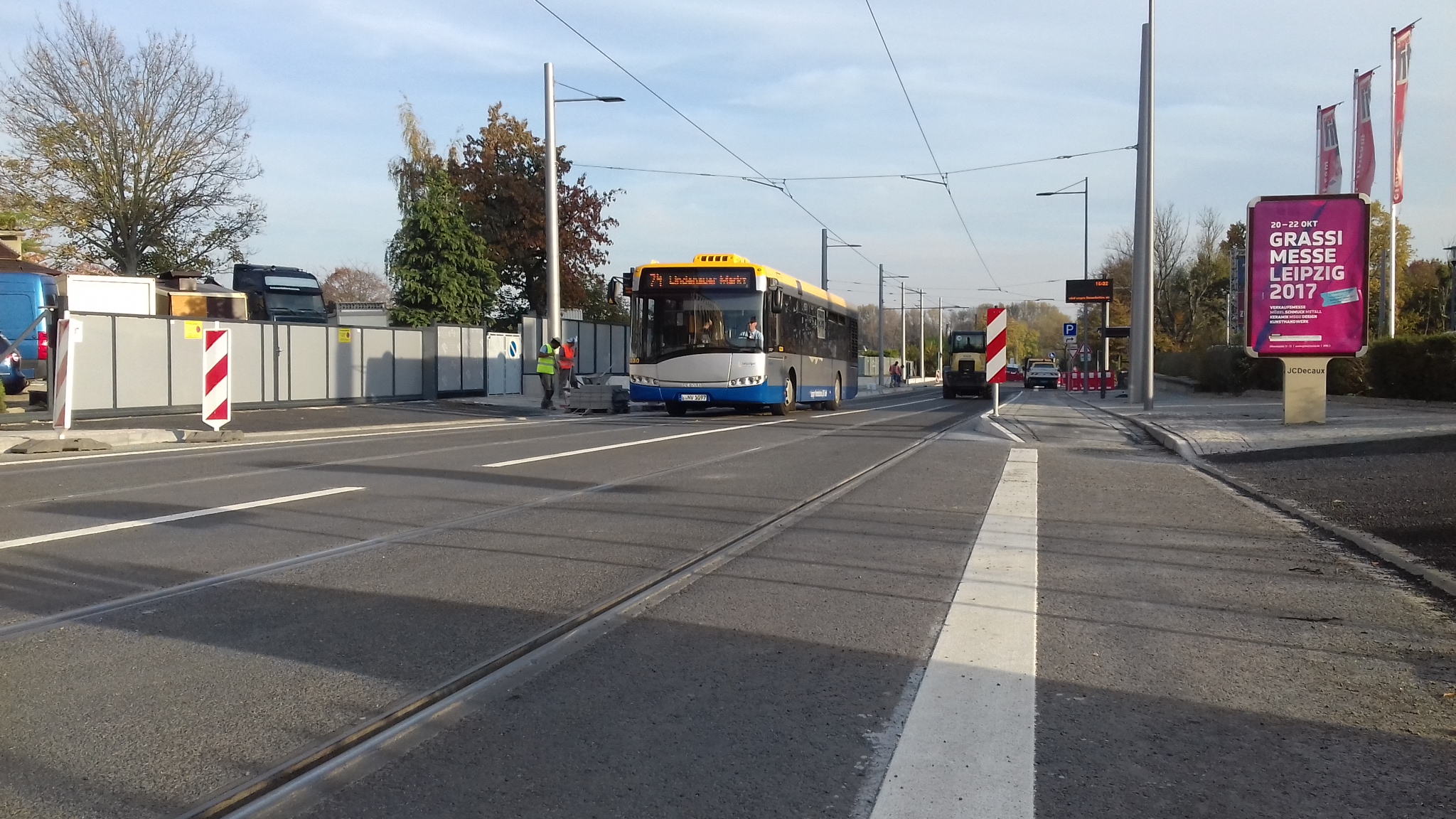 Pressemeldung der Stadt Leipzig: Holzhäuser Straße wieder für Busverkehr freigegeben – Einschränkungen für Autos bis 27. Oktober